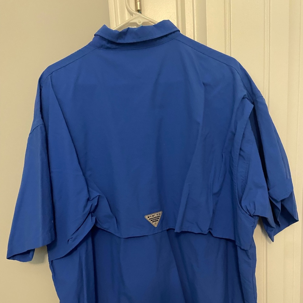 COLUMBIA SHORT SLEEVE BUTTON DOWN